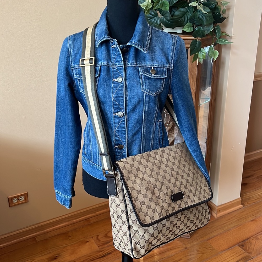 💯 % authentic Gucci crossbody/ messenger bag